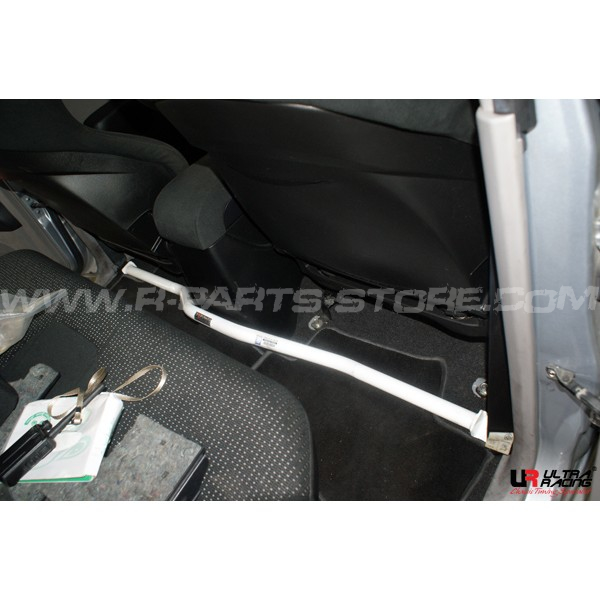 ur-ro2-1591_ultra-racing-innenraumstrebe-06-mitsubishi-triton-l200